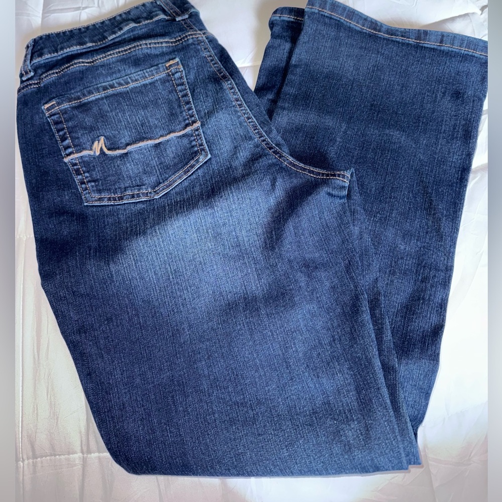 Maurices mid-rise size 12 short boot cut jean